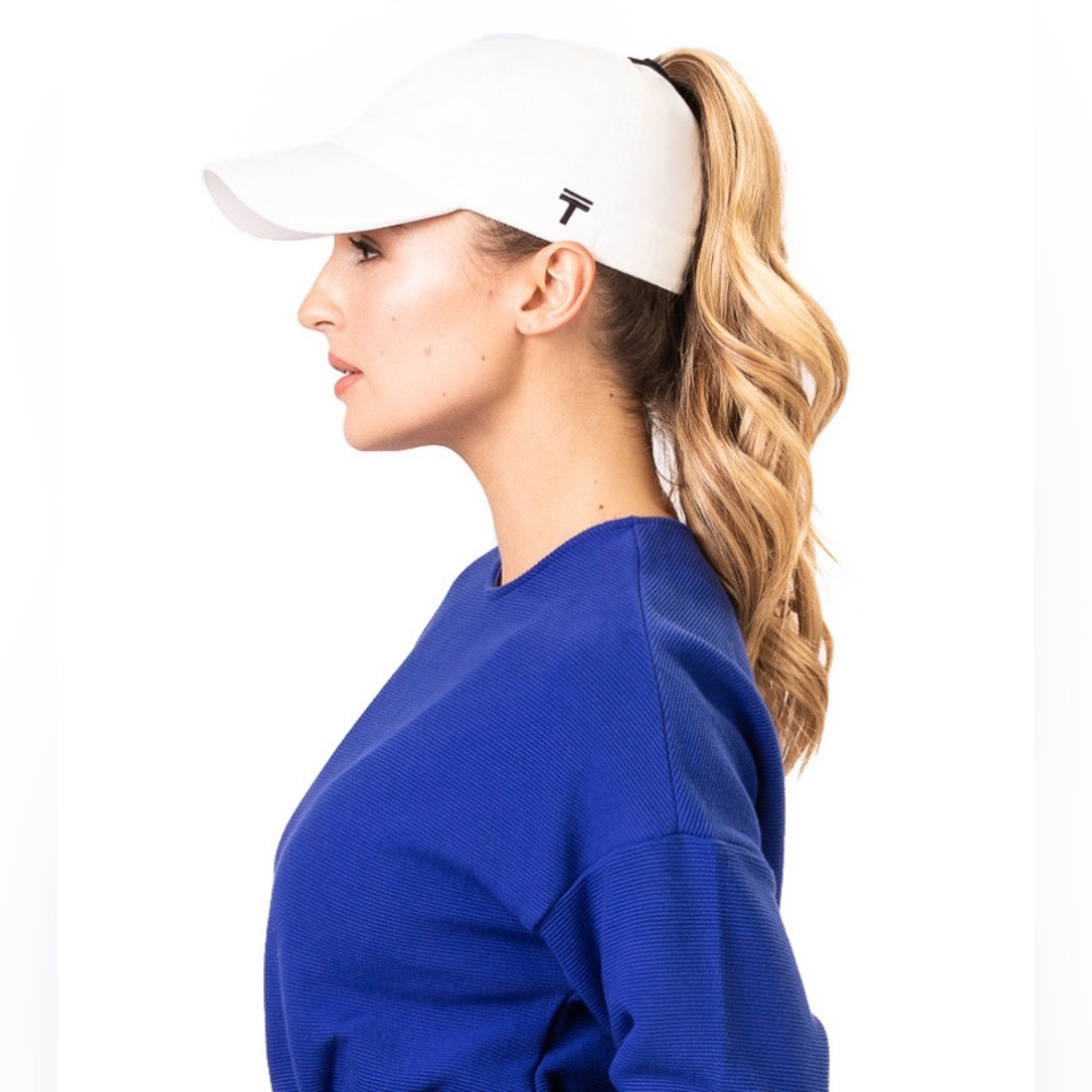 TOPKNOT White Performance 2.0 Ponytail Friendly Athletic Baseball Cap M/L